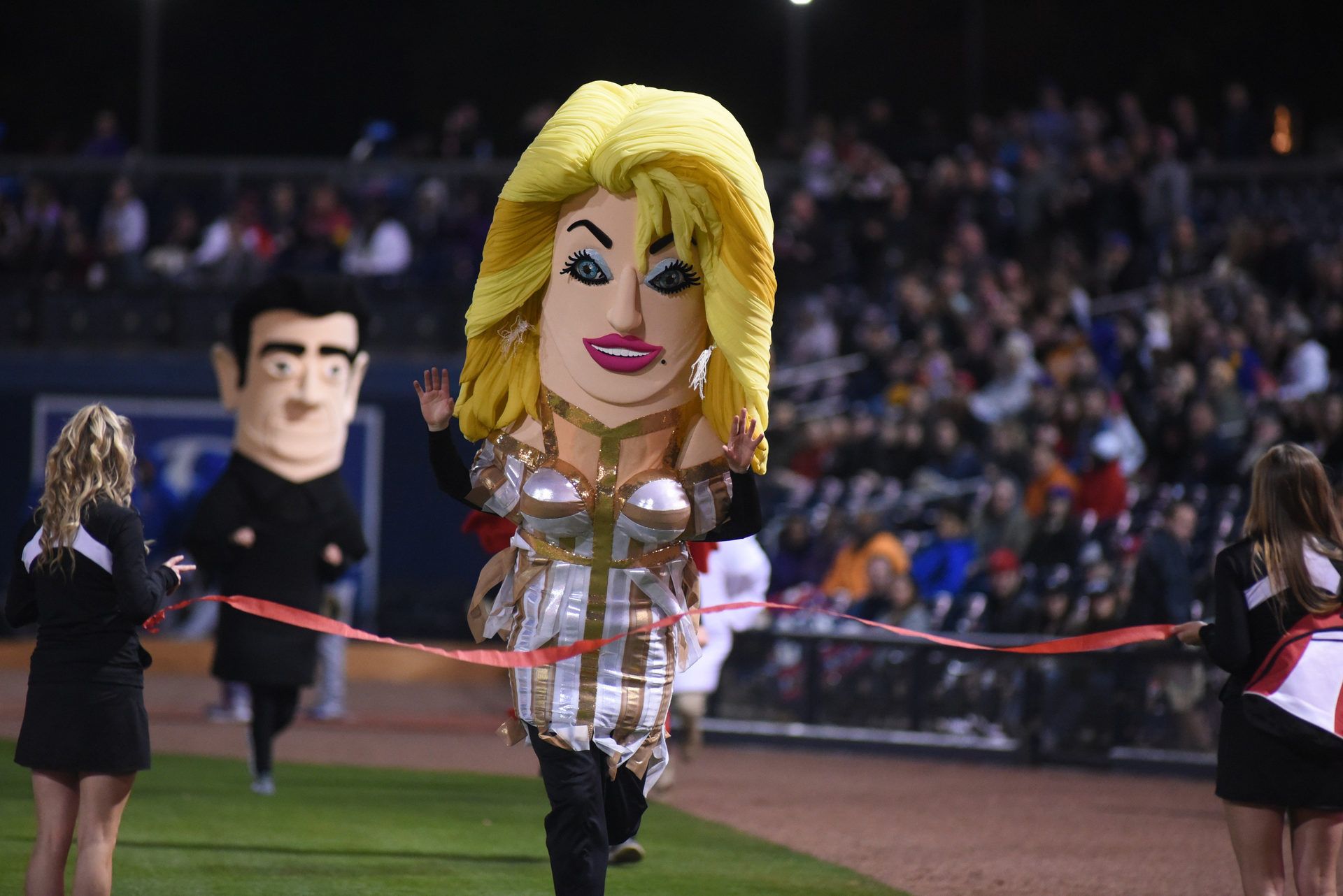 Dolly in Nashville's race Dolly in Nashville's race